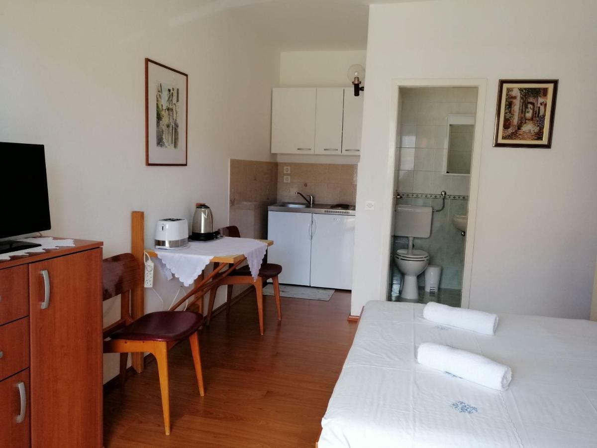 Apartments Emmas Studio Stari Grad  Εξωτερικό φωτογραφία